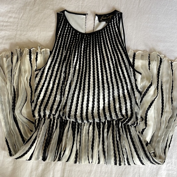 Beautiful dress by Anthropologie - Picture 7 of 9